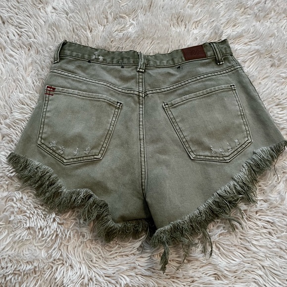 Urban Outfitters BDG distressed shorts - Picture 4 of 5